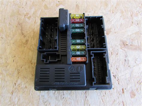 2004 bmw power distribution box|BMW battery fuse.